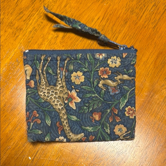 Vera Bradley animal kingdom retired print
Shoulder bag with matching coin purse - Picture 2 of 7